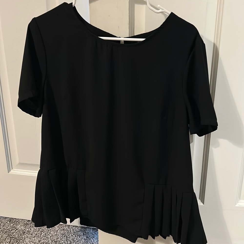 Beautiful black pleated hem blouse